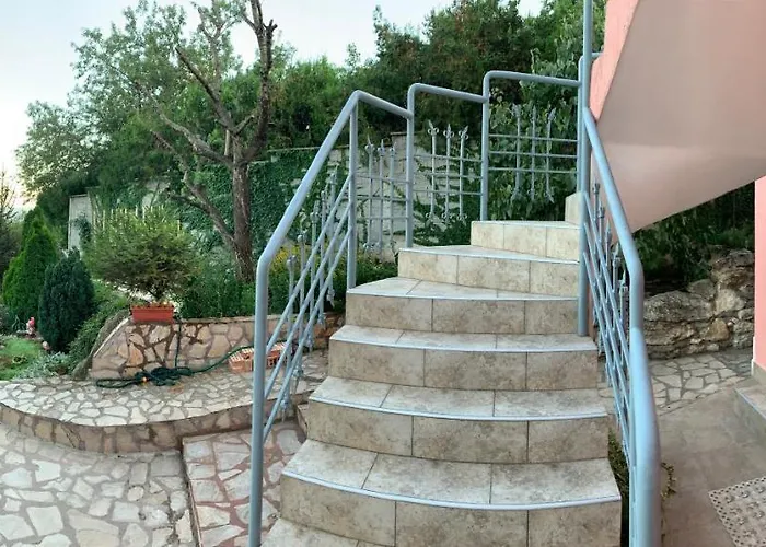 Sunray Guest House, Private & With Lovely Sea View فارنا