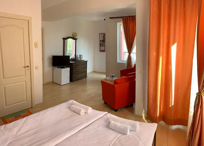 Sunray Guest House, Private & With Lovely Sea View 3* فارنا