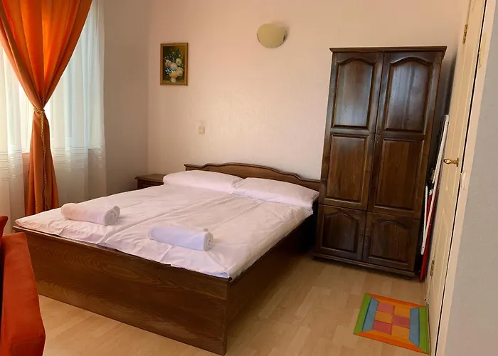Sunray Guest House, Private & With Lovely Sea View فارنا