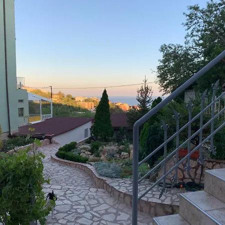 Sunray Guest House, Private & With Lovely Sea View *
