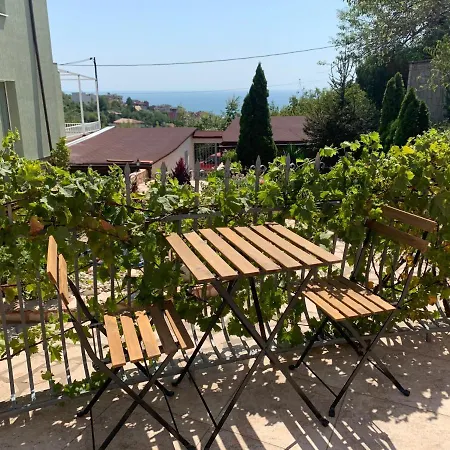 Sunray Guest House, Private & With Lovely Sea View Къща за гости