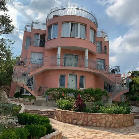 Sunray Guest House, Private & With Lovely Sea View Къща за гости Варна