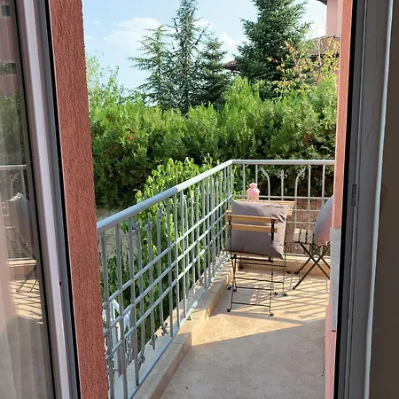 Sunray Guest House, Private & With Lovely Sea View Къща за гости