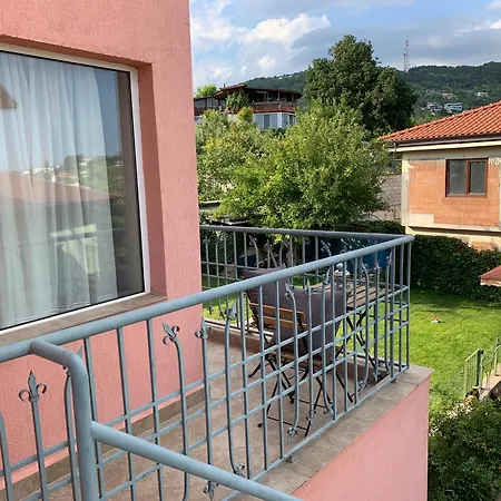 Sunray Guest House, Private & With Lovely Sea View Къща за гости *