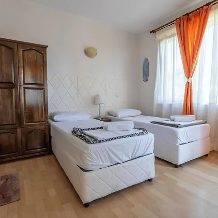 Sunray Guest House, Private & With Lovely Sea View Гостьовий будинок Варна