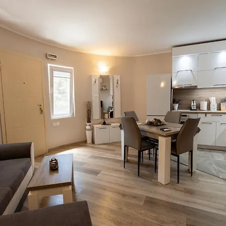 Sunray Guest House, Private & With Lovely Sea View Гостьовий будинок
