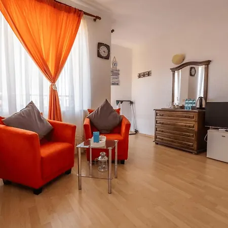 Sunray Guest House, Private & With Lovely Sea View Гостьовий будинок Варна