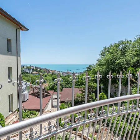 Гостьовий будинок Sunray Guest House, Private & With Lovely Sea View 3*