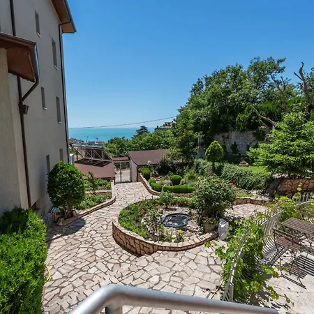 Sunray Guest House, Private & With Lovely Sea View 3* Варна