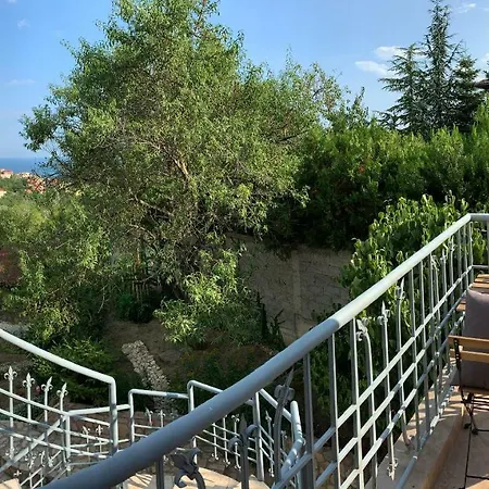 Sunray Guest House, Private & With Lovely Sea View Къща за гости