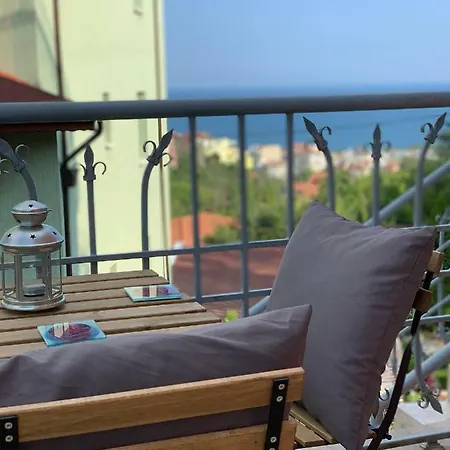 Къща за гости Sunray Guest House, Private & With Lovely Sea View Варна