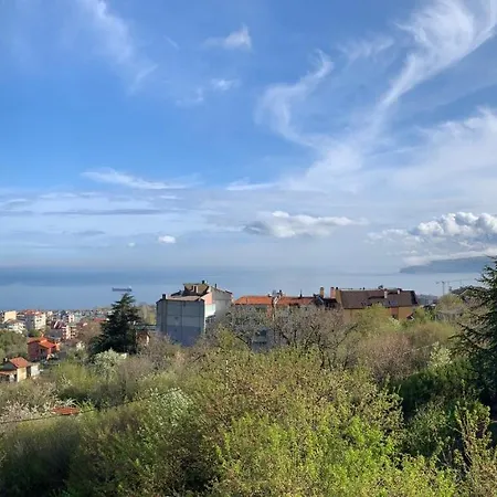 Sunray Guest House, Private & With Lovely Sea View Къща за гости Варна