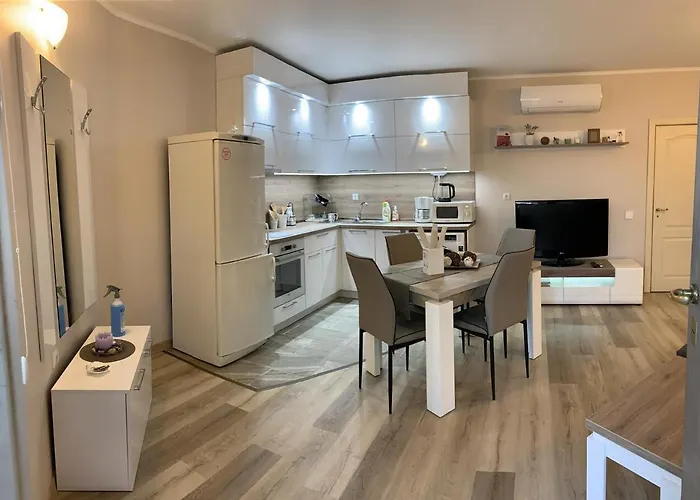 Sunray Guest House, Private & With Lovely Sea View 3*